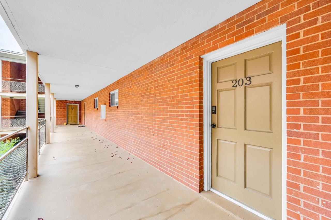 Classic City Getaway - 1 Mile Walk To Sanford Stadium! Атенс Екстер'єр фото
